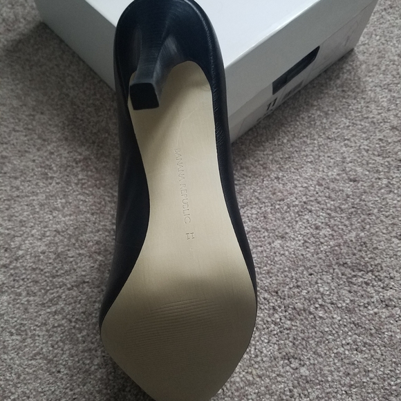 NIB Banana Republic heels - Picture 3 of 5